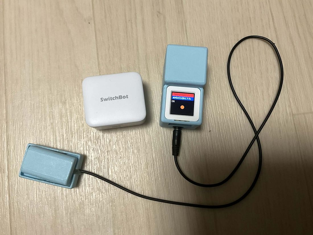 SwitchBotボットと、SwitchBotモードを表示したM3キューブ