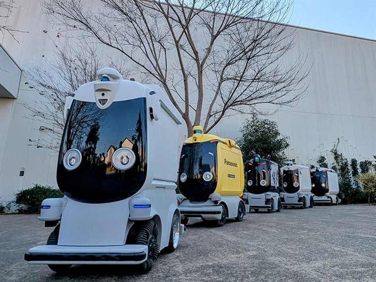 屋外公道走行可能な自動搬送ロボット（X投稿）
