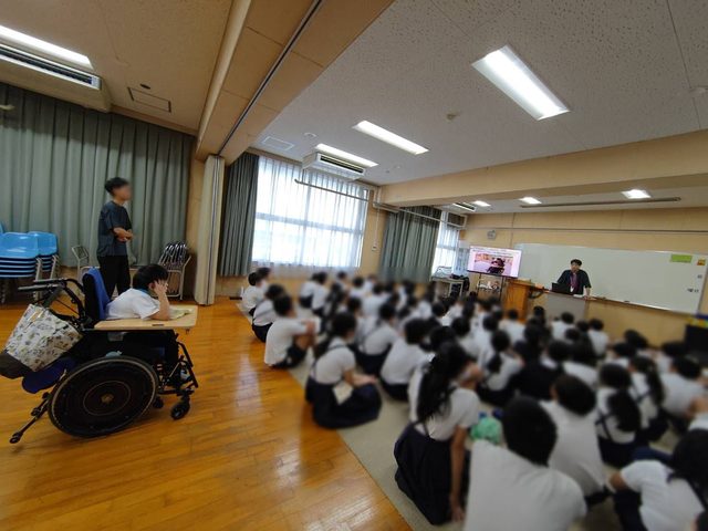 同学年の児童に向けた授業のようす